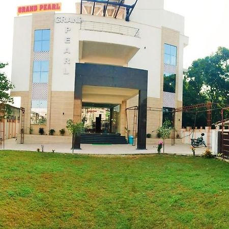 Grand Pearl Hotel & Banquet ラクナウ エクステリア 写真