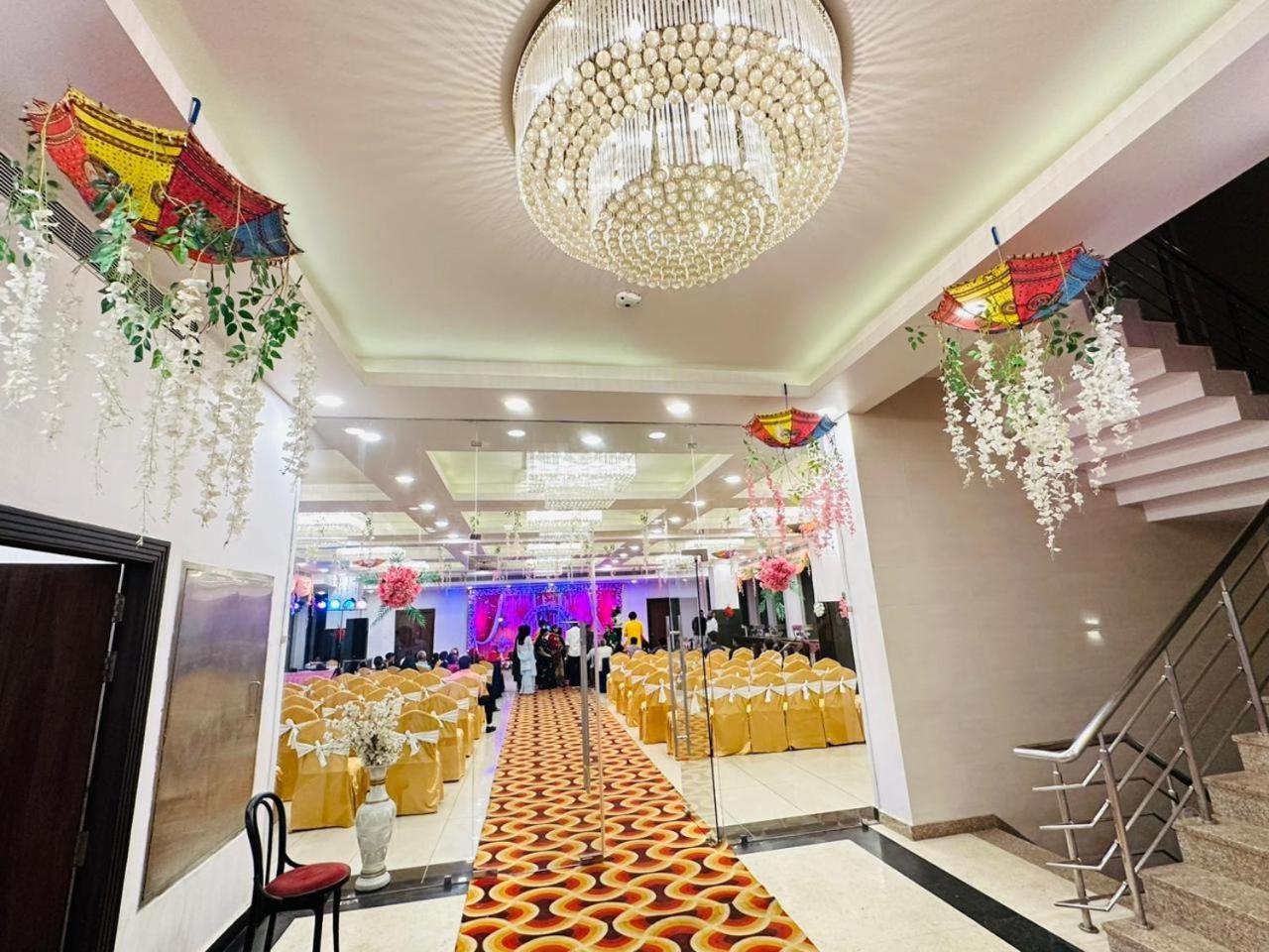 Grand Pearl Hotel & Banquet ラクナウ エクステリア 写真