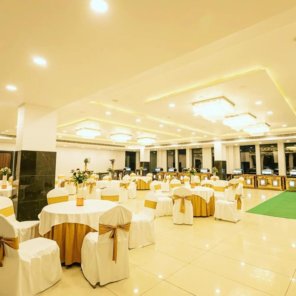 Grand Pearl Hotel & Banquet ラクナウ エクステリア 写真