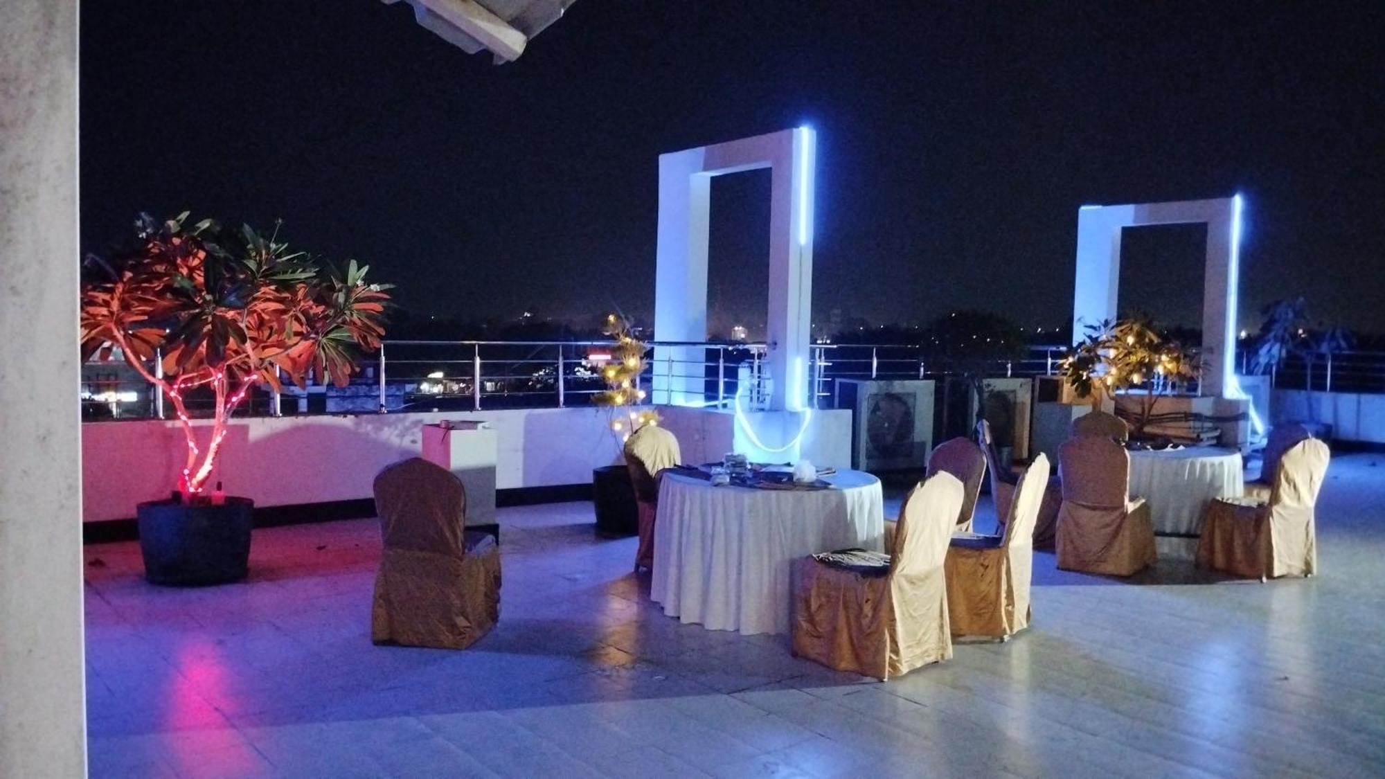 Grand Pearl Hotel & Banquet ラクナウ エクステリア 写真